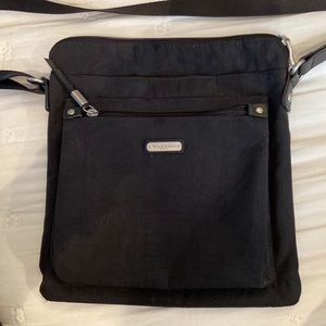Baggallini crossbody nylon bag.